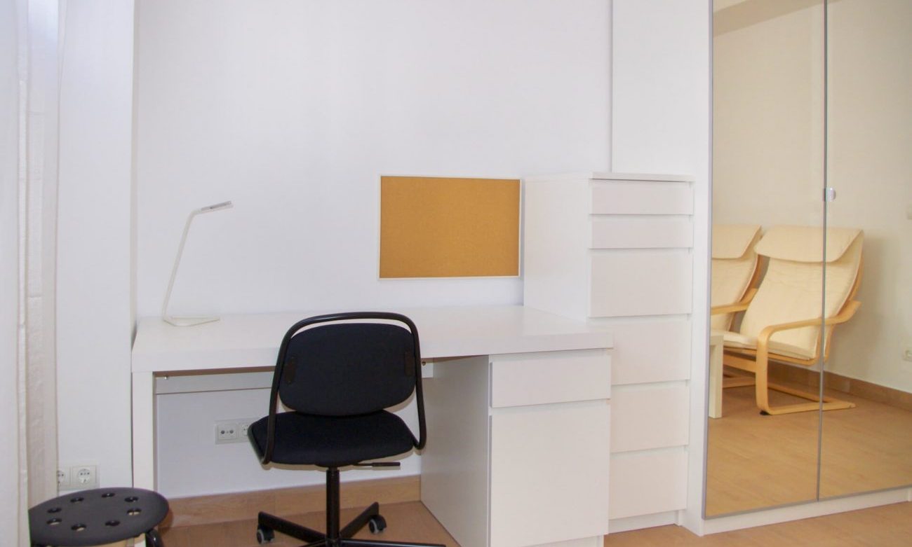 LH190 04.3.2 Dorm.4 inversa detalle escritorio-Tiny